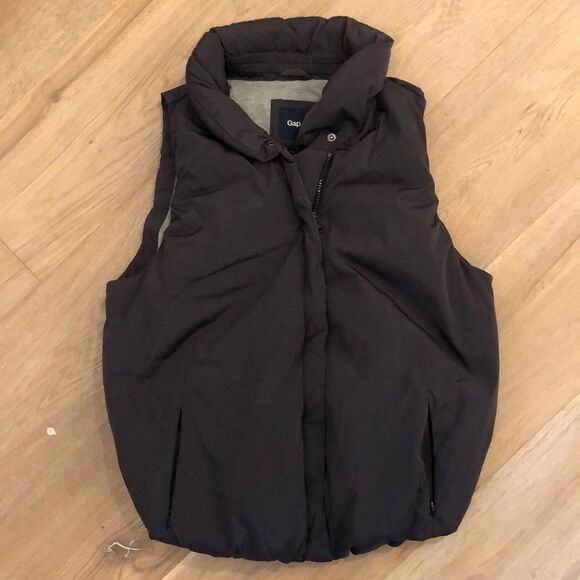 Gap Gray Puffer Vest with Zip Pockets and Cinched Waist (M) - Picture 1 of 6